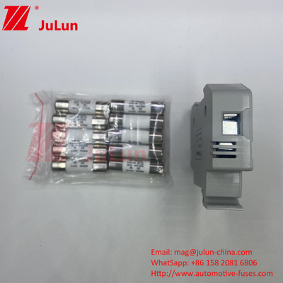 太陽光発電装置のための10A-63A PVファイューズ 32A 10X38mm 1000V DC Din Railファイューズホルダー