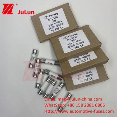 32A 10*38mm 15A 690VDC 1000VDC パネルマウント ソーラー PV フィューズ 頑丈なPV ストリング保護