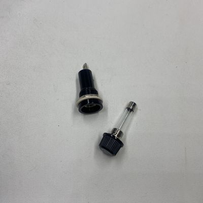 パネルに装着されたシリコンホルダー 6x30mm 向けに設計されたシリコン素材