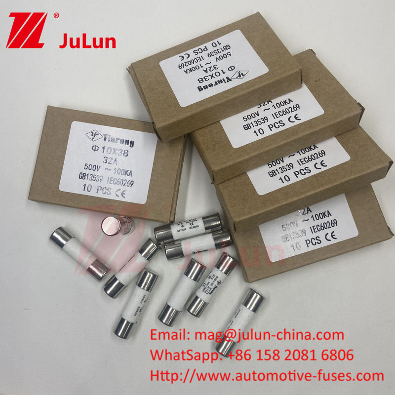 32A 10*38mm 15A 690VDC 1000VDC パネルマウント ソーラー PV フィューズ 頑丈なPV ストリング保護