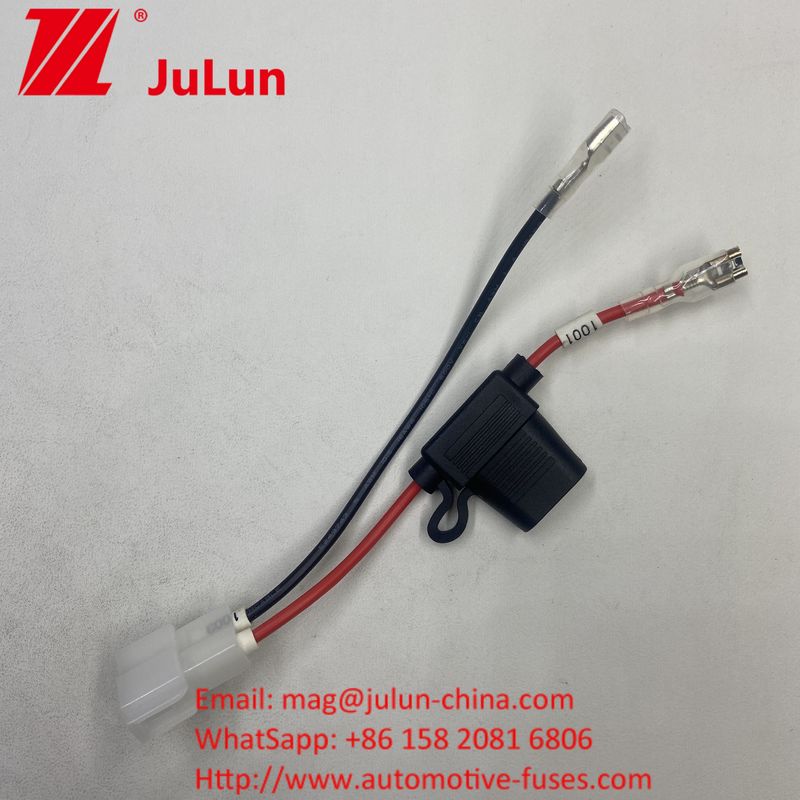 フューズ16 AWG 12 AGW フューズ 30 AMP 50A ATCブレードフューズを持つフューズ