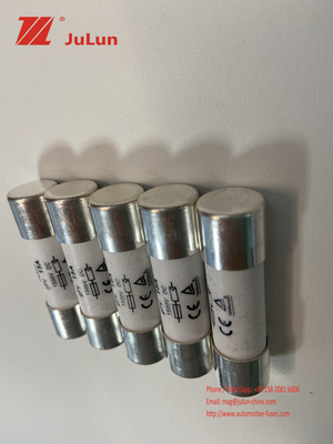 陶磁器の太陽PVの銅のヒューズ10A 10kA DC屋内だけ1500VDC 14x51mm
