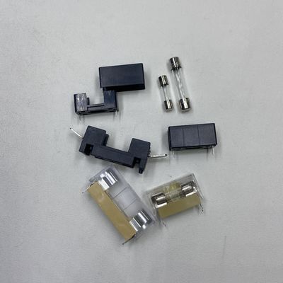6*30mm 5*20mm パネルマウント 黒色 25A 250V ガラスのフューズホルダー