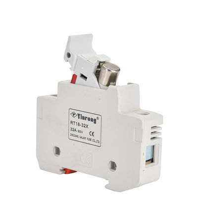 PV 1500V 32A 高断裂能力のセラミックシリンダーファイューズ 低電圧のためのファイューズホルダー IEC安全基準を満たす